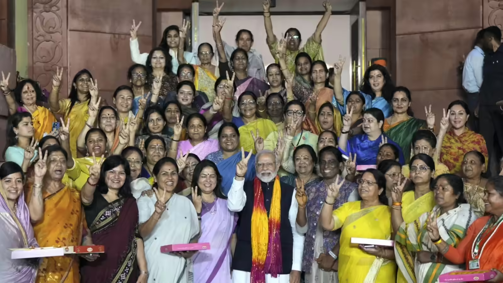 рдирд╛рд░реА рд╢рдХреНрддрд┐ рдХрд╛ рдЙрджрдп: рд▓реЛрдХрддрдВрддреНрд░ рдореЗрдВ рдмрд░рд╛рдмрд░реА рдХрд╛ рд╢рдВрдЦрдирд╛рдж