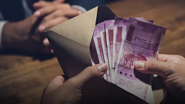 Srinagar Ex-Patwari Bribery Case рдХреЗ рддрд╣рдд рдПрдХ рджрд╢рдХ рд╕реЗ рдЪрд▓ рд░рд╣реЗ рдиреНрдпрд╛рдп рдХреЗ рдЗрдВрддрдЬрд╛рд░ рдХрд╛ рдЕрдВрдд рдЖрдЦрд┐рд░рдХрд╛рд░ рдПрдХ рдХрдбрд╝реЗ рдлреИрд╕рд▓реЗ рдХреЗ рд╕рд╛рде рд╣реБрдЖ рд╣реИред