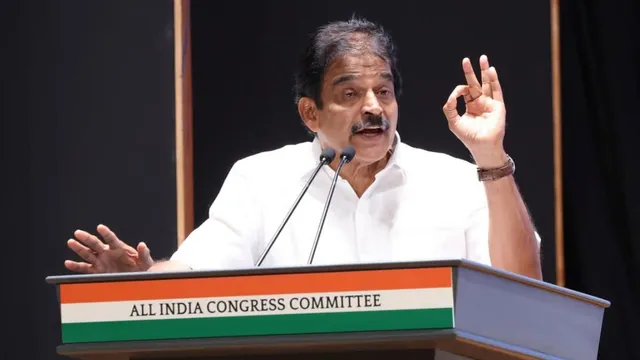 Congress leaders discussing the Congress Ghar Vapasi initiative and party ideology.